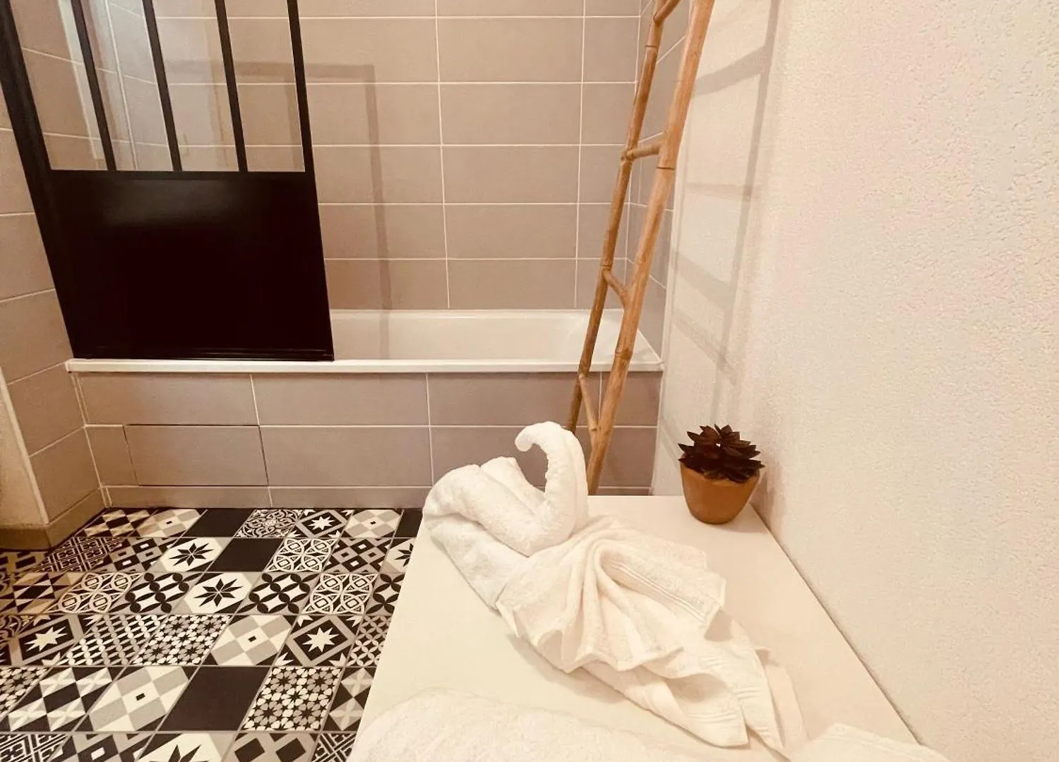 Apartmán Appartement 2 Chambres Cosy Proche Aeroport Et Meett Au Pied Du Tram Blagnac